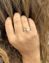 Load image into Gallery viewer, Oval Cut Diamond Engagement Ring And Matching Band Solitaire Ring IGI Certified 14k Solid Yellow Gold Bridal Ring Wedding Ring 3.30ctw F-VS2