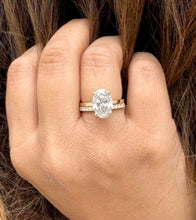 Load image into Gallery viewer, Oval Cut Diamond Engagement Ring And Matching Band Solitaire Ring IGI Certified 14k Solid Yellow Gold Bridal Ring Wedding Ring 3.30ctw F-VS2