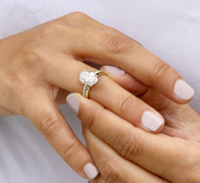 Load image into Gallery viewer, Oval Cut Diamond Engagement Ring And Matching Band Solitaire Ring IGI Certified 14k Solid Yellow Gold Bridal Ring Wedding Ring 3.30ctw F-VS2