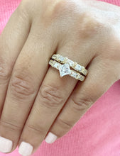 Load image into Gallery viewer, Kite Style Princess Cut And Round and Baguettes Cut Sides IGI Certified Diamond Engagement Ring And Band 14k Solid Yellow Gold 2.20ctw F-VS2