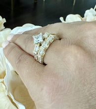 Load image into Gallery viewer, Kite Style Princess Cut And Round and Baguettes Cut Sides IGI Certified Diamond Engagement Ring And Band 14k Solid Yellow Gold 2.20ctw F-VS2