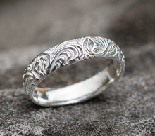 Load image into Gallery viewer, Vintage Leaf Engraved Wedding Band 14K White Gold Ring Unisex Wedding Band Antique Filigree Ring for Men Women Anniversary Band 4.5mm Width
