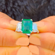 Load image into Gallery viewer, Big 14k solid white gold natural green emerald and natural round and cushion cut diamonds ring, bridal, engagement, wedding 5.50ct