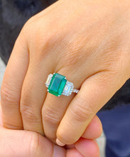 Load image into Gallery viewer, Big 14k solid white gold natural green emerald and natural round and cushion cut diamonds ring, bridal, engagement, wedding 5.50ct