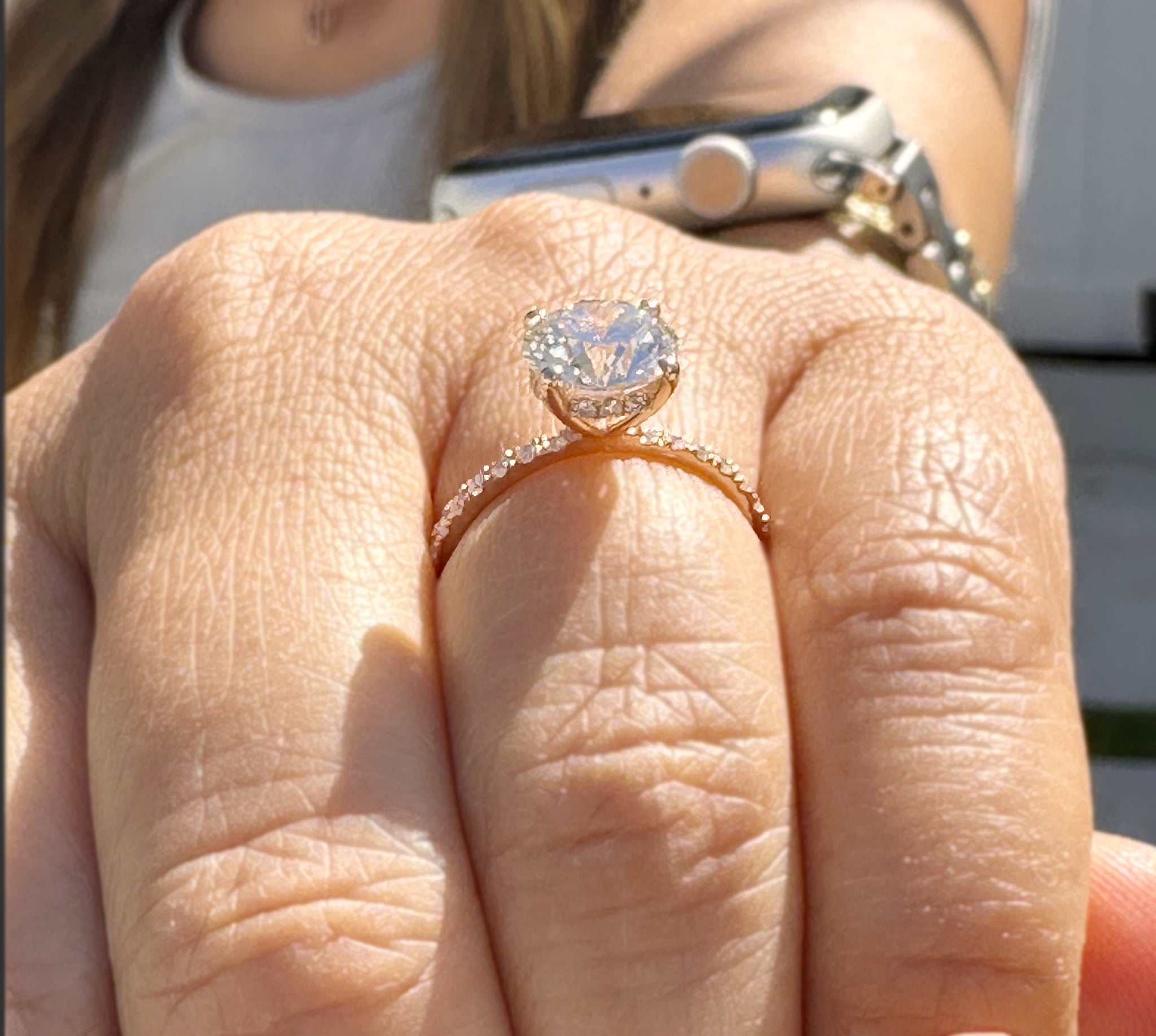 Round Cut Moissanite And Round Cut Natural Diamonds Sides Set In