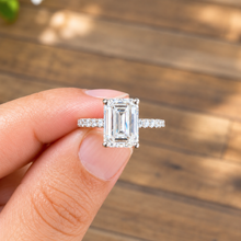 Load image into Gallery viewer, Emerald &amp; Round Diamond Bridal Ring Set 14K Gold 3.25 CTW
