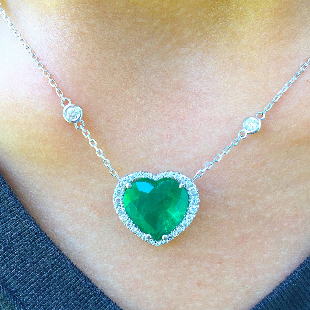 Large 14k White Gold Heart Shape Emerald And Round Cut Natural Diamonds Pendent Necklace Art Deco Style Halo Bridal Gift Chain 5.70ctw