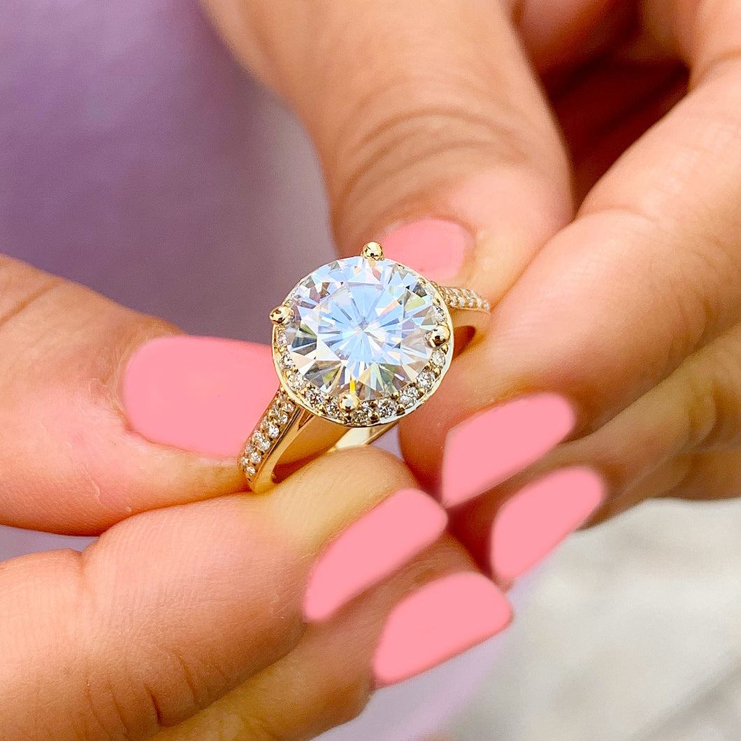 Large Women's 14K White Gold Round Cut Forever One Moissanite Diamond Engagement Ring Halo Prong Bridal Wedding Halo Natural Diamonds 3.30ct